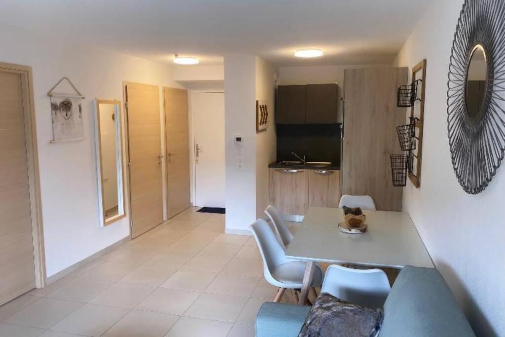 Appartement De Charme Dans Residence Avec Piscine La Joue Du Loup Le Devoluy Ngoại thất bức ảnh